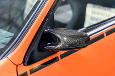 ホンダ シビック：軽量と空力を意識したカーボン製のドアミラーを装着