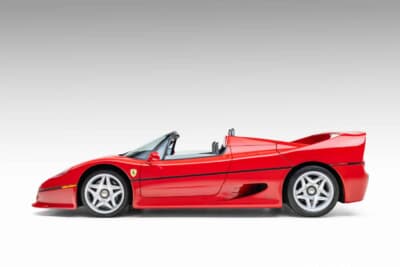880万5000ドル(邦貨換算約13億7010万円)で落札されたフェラーリ「F50」(C)Courtesy of RM Sotheby's