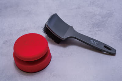 JELBOクレイスポンジとJELBOタイヤクリーニングブラシ