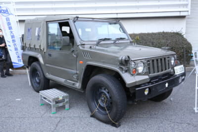 三菱製の1/2tトラックの