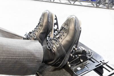 実際に履いてみた感想。軽さとダイレクトな感触は、一度体感すると忘れられない