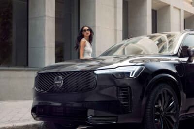 ボルボXC90 Ultra T8 AWD Plug-in hybrid Black Edition:ボルボを象徴するトールハンマーデザインのT字型LEDヘッドライトを採用したフロントフェイス