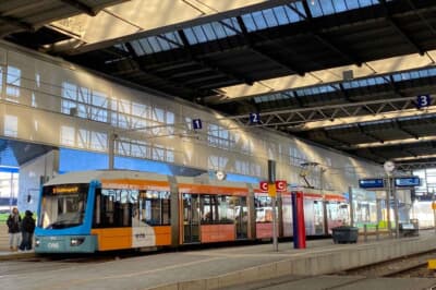 ケムニッツ中央駅にはトラムも乗り入れており、非常に便利です
