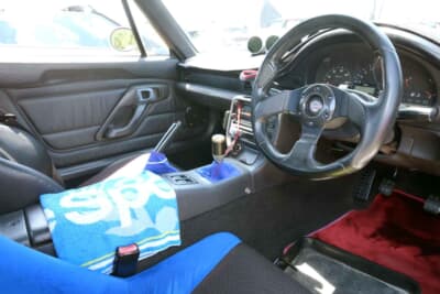 スズキ カプチーノ：内装のコンディションも年式を考えればだいぶマトモだ。ステアリングとシフトノブとシートは操作性を重視し社外品に交換している