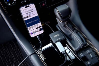 ミラーリングHDIM変換ケーブルAV004：スマーフォンを接続することでミラーリングできる