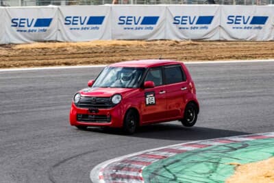 細かくクラス分けされたこの走行会では、多種多様なクルマたちがサーキットを駆け抜ける