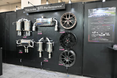 STIパフォーマンスパーツの展示