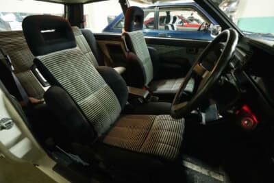 トヨタ カローラFX：33年間ワンオーナーが大事にしていただけあり、シートもご覧のとおり良好な状態を保っている