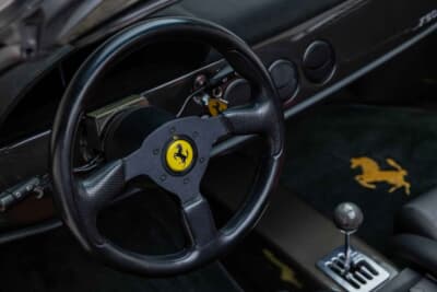 880万5000ドル(邦貨換算約13億7010万円)で落札されたフェラーリ「F50」(C)Courtesy of RM Sotheby's