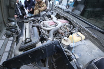 三菱製の1/2tトラックの