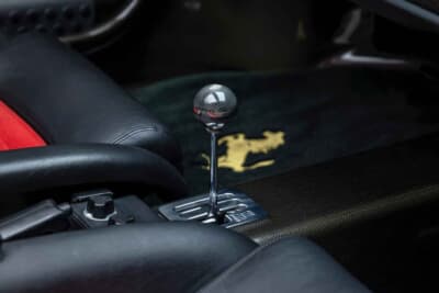 880万5000ドル(邦貨換算約13億7010万円)で落札されたフェラーリ「F50」(C)Courtesy of RM Sotheby's