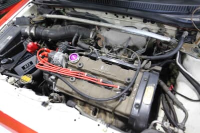 ホンダ シビック(E-AT):ZC型1.6Lエンジンを搭載