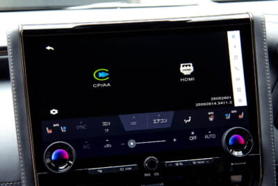 カーエンターテイメントアダプターUSBKIT CEA940：起動時にHDMIを選択することで動画を走行中に視聴することが可能となる