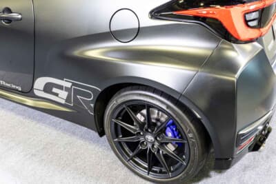 GRヤリス Sébastien Ogier 9x World Champion Edition：ワイドトレッドを強調する迫力の造形。これぞGRヤリスの真骨頂だ