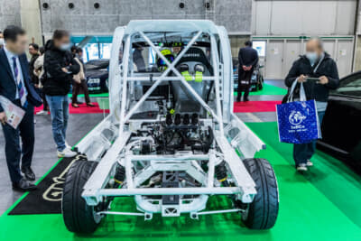 AMEND プレデター：キャビン部分にロールバーが追加され、その後方にはハヤブサエンジンを搭載するためのメンバーが追加されている