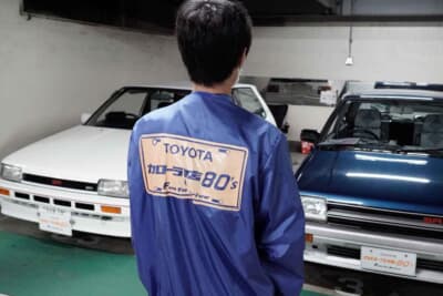 トヨタ カローラFX：当時トヨタカローラ店で販売されていた車両たちで構成されているカークラブ「カローラ店80’S」のジャンパーを着た“埼玉のいが”さん