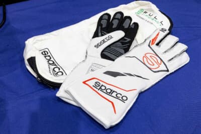 グローブで注目を集めていたのが、外縫いタイプの「FUTURA」。優れた装着感に加え、再生繊維を51％使用している点が大きな特徴だ