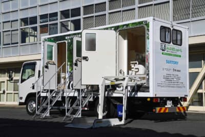 助手席側の昇降設備