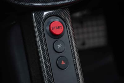 930万ドル（邦貨換算約14億4580万円）で落札されたフェラーリ「エンツォ フェラーリ」（C）Courtesy of RM Sotheby's