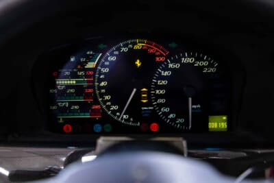 880万5000ドル(邦貨換算約13億7010万円)で落札されたフェラーリ「F50」(C)Courtesy of RM Sotheby's