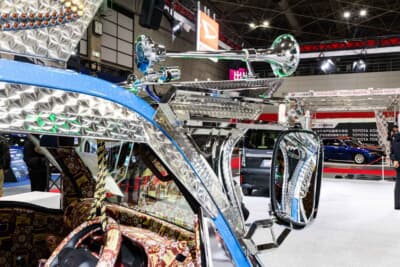 ダイハツ ハイゼット トラック PTO ダンプ 大発命:フロントバイザーやドアバイザーには、鱗ステンレスを採用している