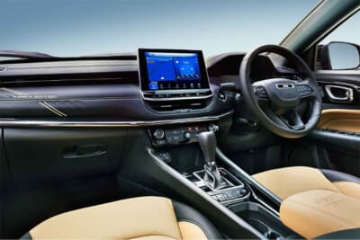 Jeep Compass Track Edition：テュペロブラウンとブラックが織り成すインテリアカラーが高級感を漂わす