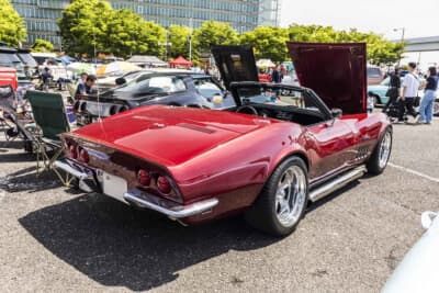 シボレー コルベットC3コンバーチブル：「コークボトル」と呼ばれる、中央にくびれを持つグラマラスなボディが特徴