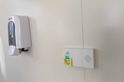 消毒用スプレーや水洗音が流れる「音姫」といった装備もあり、自宅以上?の設備の充実が図られている