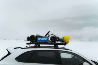 ベントレー ベンテイガ X コンセプト：ルーフにはFAT カーティング・リーグで使用される子供用電動ゴーカートを搭載