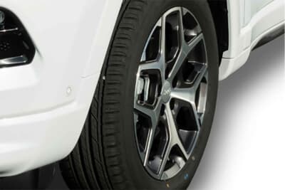 Jeep Compass Track Edition：18インチアルミホイールにはライトグレーのアクセントが入る