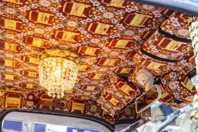 ダイハツ ハイゼット トラック PTO ダンプ 大発命:アートトラックといえば室内のシャンデリア。しっかりと再現されていた