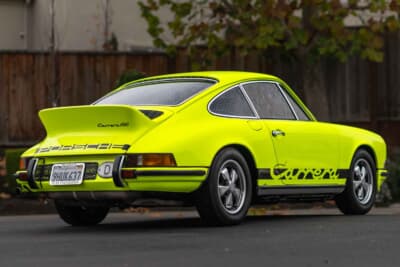 72万5000ドル（邦貨換算約1億1300万円）で落札されたポルシェ「911カレラRS2.7」（C）Courtesy of RM Sotheby's