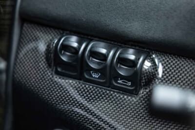 880万5000ドル(邦貨換算約13億7010万円)で落札されたフェラーリ「F50」(C)Courtesy of RM Sotheby's