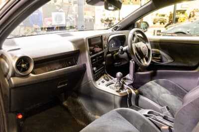 GRヤリス Sébastien Ogier 9x World Champion Edition：情報の視認性を高めたコックピット。走りへの集中力を高めるレイアウトだ