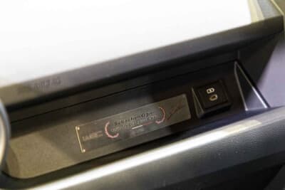 GRヤリス Sébastien Ogier 9x World Champion Edition：世界に100台の証。オーナーの所有欲を満たす特別なプレート