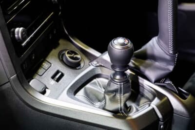 GRヤリス Sébastien Ogier 9x World Champion Edition：オジエ・エディションは6MTだけという点も、アイデンティティの違いを表している