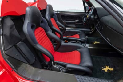 880万5000ドル(邦貨換算約13億7010万円)で落札されたフェラーリ「F50」(C)Courtesy of RM Sotheby's