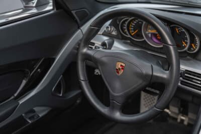 308万5000ドル（邦貨換算約4億8100万円）で落札されたポルシェ「カレラGT」（C）Courtesy of RM Sotheby's