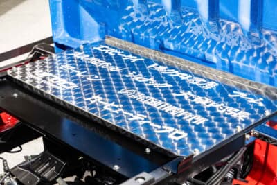 ダイハツ ハイゼット トラック PTO ダンプ 大発命:荷台には鱗ステンレスの装飾が施されている