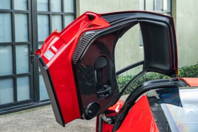 930万ドル（邦貨換算約14億4580万円）で落札されたフェラーリ「エンツォ フェラーリ」（C）Courtesy of RM Sotheby's