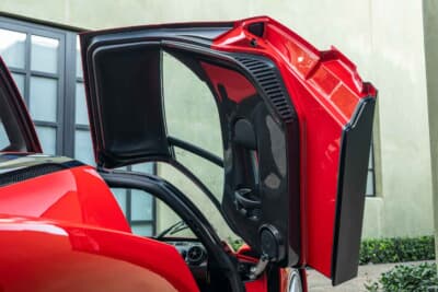 930万ドル（邦貨換算約14億4580万円）で落札されたフェラーリ「エンツォ フェラーリ」（C）Courtesy of RM Sotheby's