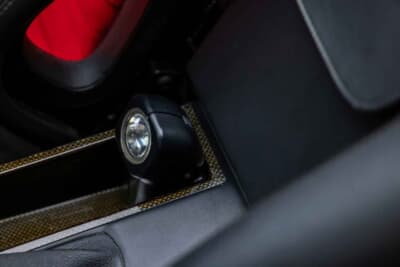 880万5000ドル(邦貨換算約13億7010万円)で落札されたフェラーリ「F50」(C)Courtesy of RM Sotheby's