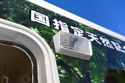 夜でもドアの外側に外灯が明るく照らしてくれる。この灯りが明るいということが、性被害防止に大きく役立つ要因となっている