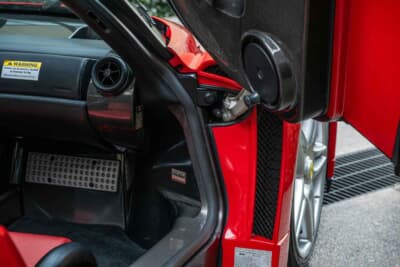 930万ドル（邦貨換算約14億4580万円）で落札されたフェラーリ「エンツォ フェラーリ」（C）Courtesy of RM Sotheby's