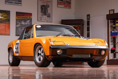 98万5000ドル(邦貨換算約1億5122万円)で落札されたポルシェ「914/6R」(C)Courtesy of RM Sotheby's