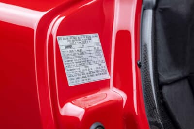 880万5000ドル(邦貨換算約13億7010万円)で落札されたフェラーリ「F50」(C)Courtesy of RM Sotheby's