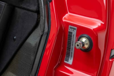 880万5000ドル(邦貨換算約13億7010万円)で落札されたフェラーリ「F50」(C)Courtesy of RM Sotheby's