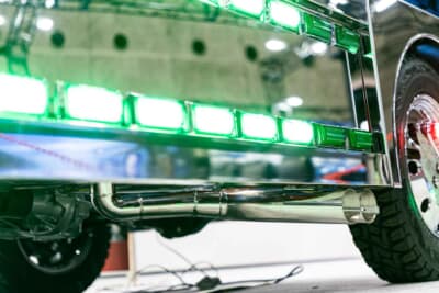 ダイハツ ハイゼット トラック PTO ダンプ 大発命:サイドマフラー(2本出し)もしっかり再現されている