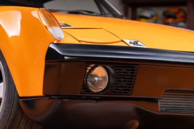 98万5000ドル(邦貨換算約1億5122万円)で落札されたポルシェ「914/6R」(C)Courtesy of RM Sotheby's