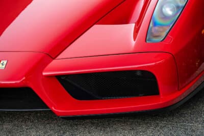 930万ドル（邦貨換算約14億4580万円）で落札されたフェラーリ「エンツォ フェラーリ」（C）Courtesy of RM Sotheby's